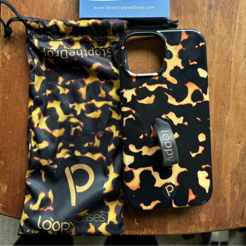 iPhone 15 Tortoise Loopy Case